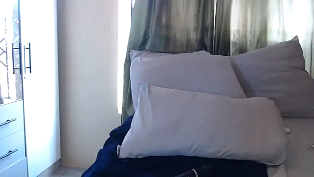Snapshot of Foxybrownxx1 chatting on February 1, 2026, 6:45 am Foxybrownxx1 online show from February 1, 2026, 6:45 am