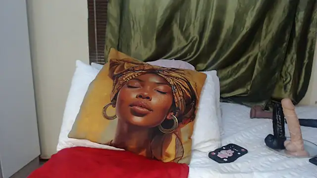 Snapshot of Foxybrownxx1 chatting on April 2, 2026, 7:00 pm Foxybrownxx1 online show from April 2, 2026, 7:00 pm