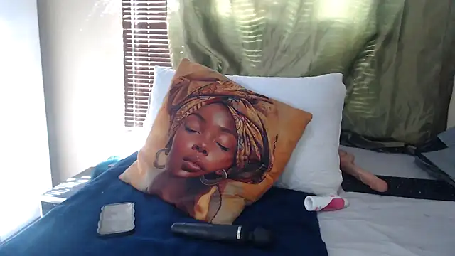 Snapshot of Foxybrownxx1 chatting on April 7, 2026, 7:20 am Foxybrownxx1 online show from April 7, 2026, 7:20 am