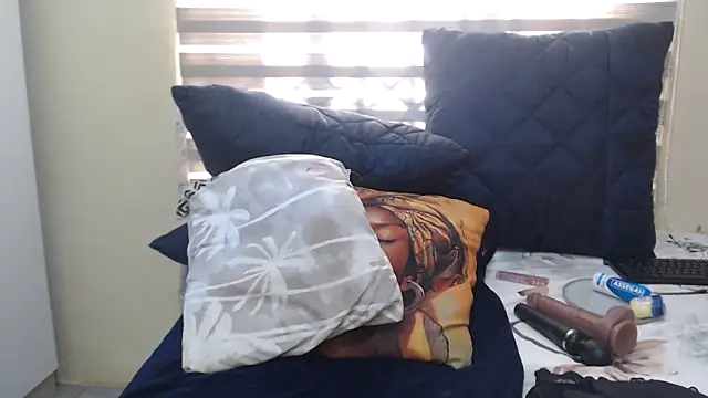 Snapshot of Foxybrownxx1 chatting on May 13, 2026, 8:01 am Foxybrownxx1 online show from May 13, 2026, 8:01 am