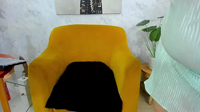 MirandaRossi online show from December 27, 2024, 8:45 am