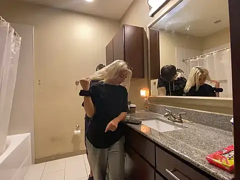 girlfriendmissy online show from February 20, 2025, 9:09 pm