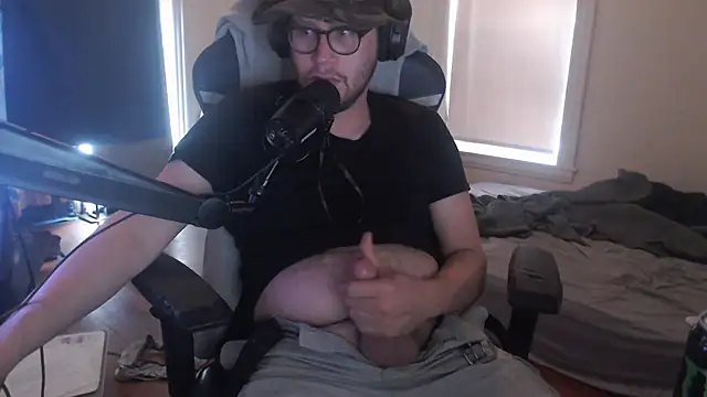 chicostick413 online show from September 28, 2025, 4:45 pm