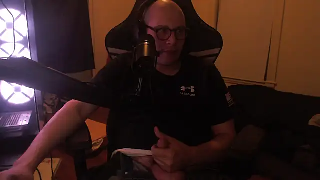 chicostick413 online show from October 26, 2025, 2:17 am