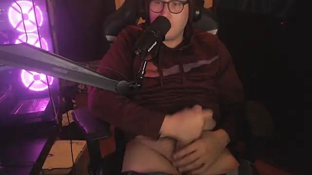 chicostick413 online show from November 14, 2025, 3:38 am