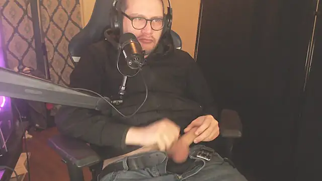 Snapshot of chicostick413 chatting on February 2, 2026, 12:20 am chicostick413 online show from February 2, 2026, 12:20 am