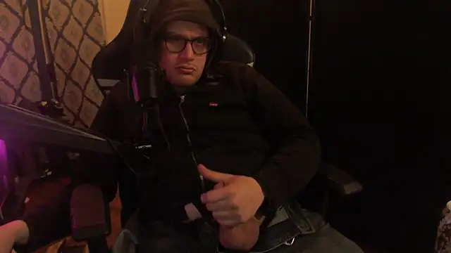 Snapshot of chicostick413 chatting on February 6, 2026, 2:16 am chicostick413 online show from February 6, 2026, 2:16 am