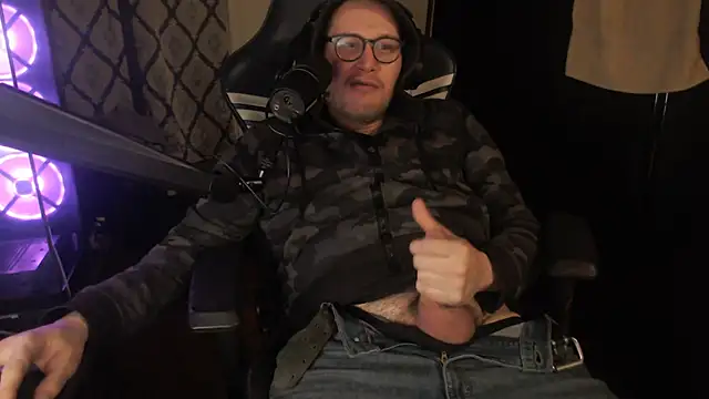 Snapshot of chicostick413 chatting on February 13, 2026, 11:45 pm chicostick413 online show from February 13, 2026, 11:45 pm