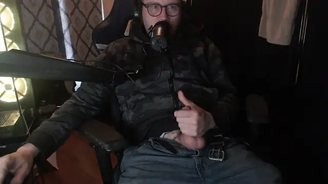 Snapshot of chicostick413 chatting on February 14, 2026, 2:25 pm chicostick413 online show from February 14, 2026, 2:25 pm