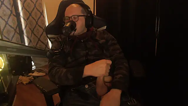 Snapshot of chicostick413 chatting on February 16, 2026, 3:30 pm chicostick413 online show from February 16, 2026, 3:30 pm