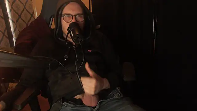 Snapshot of chicostick413 chatting on February 17, 2026, 8:37 pm chicostick413 online show from February 17, 2026, 8:37 pm