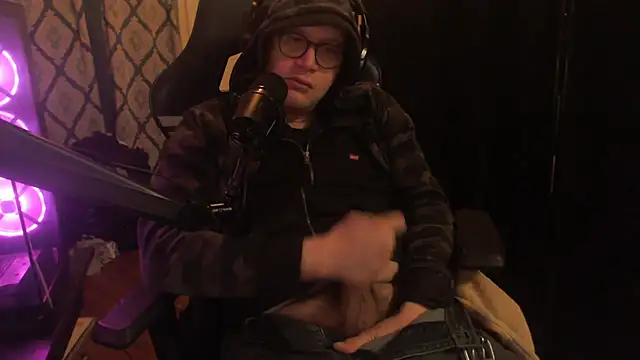 Snapshot of chicostick413 chatting on February 28, 2026, 11:17 pm chicostick413 online show from February 28, 2026, 11:17 pm