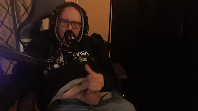 Snapshot of chicostick413 chatting on March 28, 2026, 10:53 pm chicostick413 online show from March 28, 2026, 10:53 pm