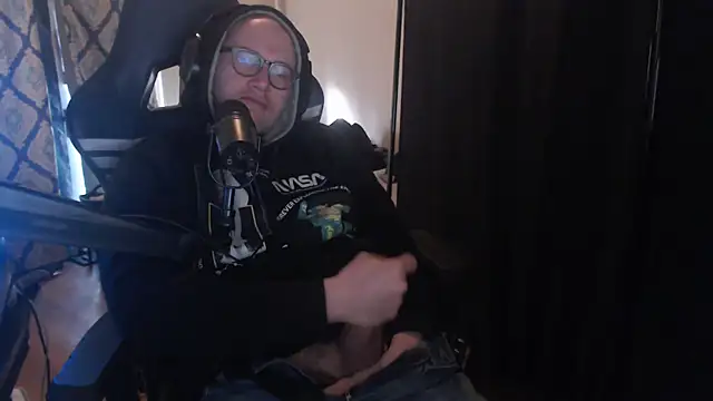 Snapshot of chicostick413 chatting on March 29, 2026, 12:16 pm chicostick413 online show from March 29, 2026, 12:16 pm