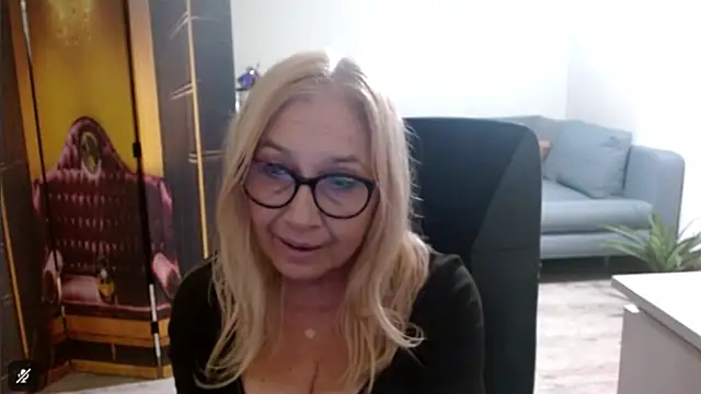 sofia xkiss online show from November 19, 2025, 3:12 pm