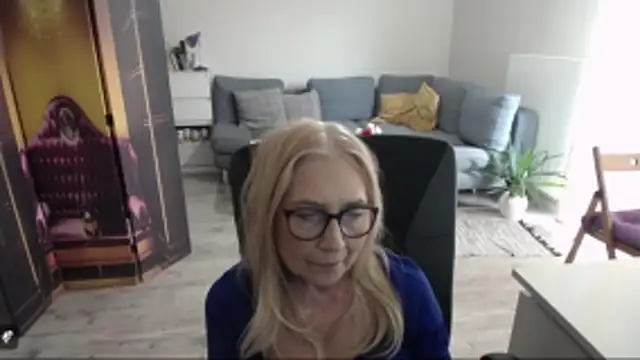 sofia xkiss online show from April 13, 2026, 2:22 pm