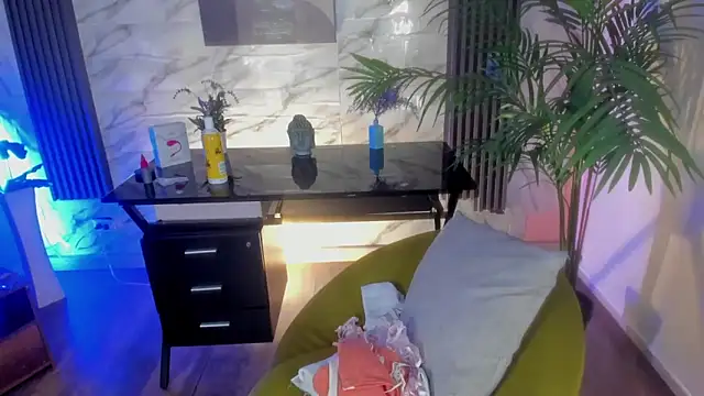 Snapshot of SofiaGomez420 chatting on February 8, 2025, 6:43 am SofiaGomez420 online show from February 8, 2025, 6:43 am