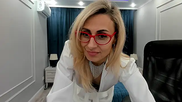 Snapshot of MuseOfStage chatting on January 24, 2025, 2:51 pm MuseOfStage online show from January 24, 2025, 2:51 pm
