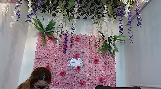 BLONDE SEXYHOT online show from February 8, 2025, 1:00 am