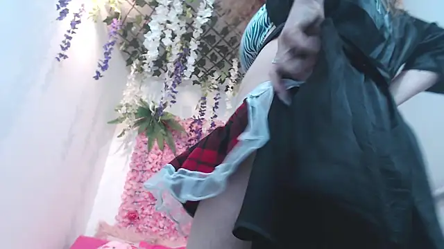 BLONDE SEXYHOT online show from November 4, 2025, 9:47 pm