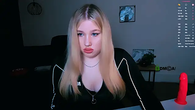 Snapshot of juli_kisss chatting on January 4, 2025, 7:44 pm juli kisss online show from January 4, 2025, 7:44 pm