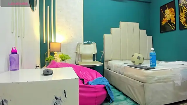 Austin Cardieff online show from December 27, 2024, 10:37 pm