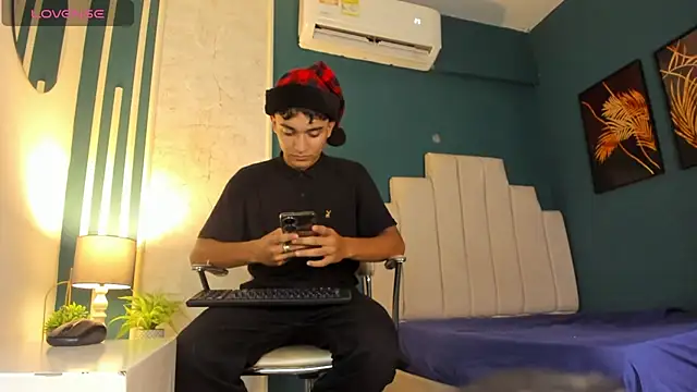 Austin Cardieff online show from December 30, 2024, 8:04 pm