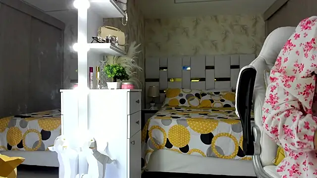 cherryfox88 online show from September 16, 2025, 12:55 am