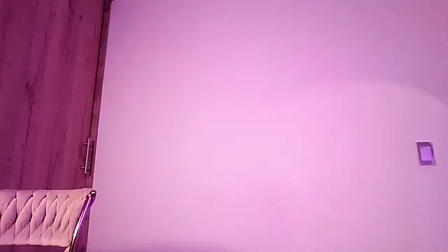 abril ricci online show from November 3, 2025, 9:48 pm