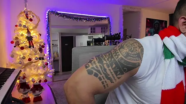 aaroncolombia online show from December 7, 2024, 9:17 am