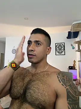 aaroncolombia online show from September 15, 2025, 9:26 pm