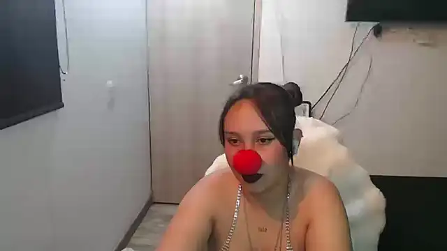 Snapshot of Skarlet_Adams28 chatting on October 31, 2025, 10:11 pm Skarlet Adams28 online show from October 31, 2025, 10:11 pm