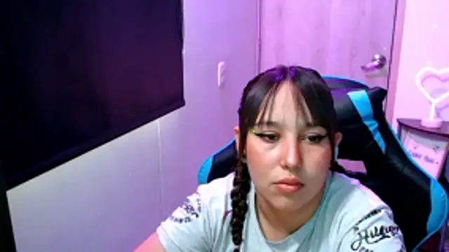 Snapshot of Skarlet_Adams28 chatting on April 29, 2026, 9:54 pm Skarlet Adams28 online show from April 29, 2026, 9:54 pm