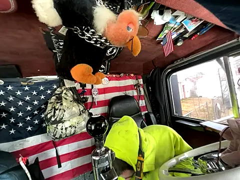 XMeF10 online show from December 14, 2025, 7:07 pm