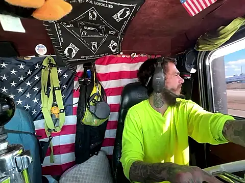 XMeF10 online show from January 6, 2026, 6:11 pm