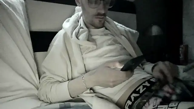 passif520 online show from April 7, 2026, 8:31 pm