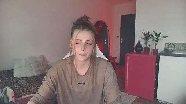 Snapshot of ce_leste__ chatting on April 25, 2026, 4:37 pm ce leste online show from April 25, 2026, 4:37 pm