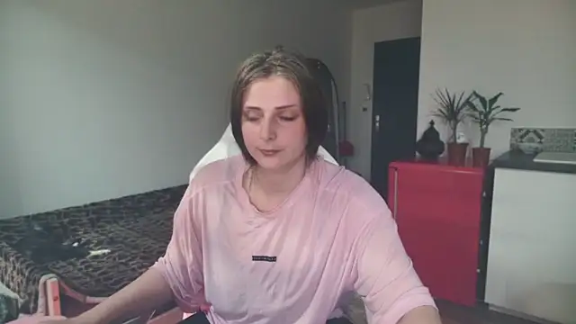 Snapshot of ce_leste__ chatting on May 2, 2026, 4:12 pm ce leste online show from May 2, 2026, 4:12 pm