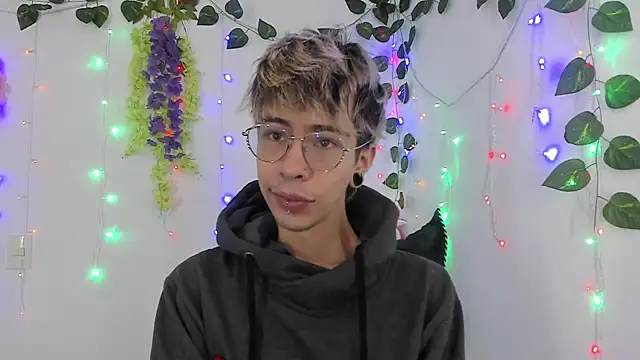  Jakke online show from February 1, 2025, 10:44 pm