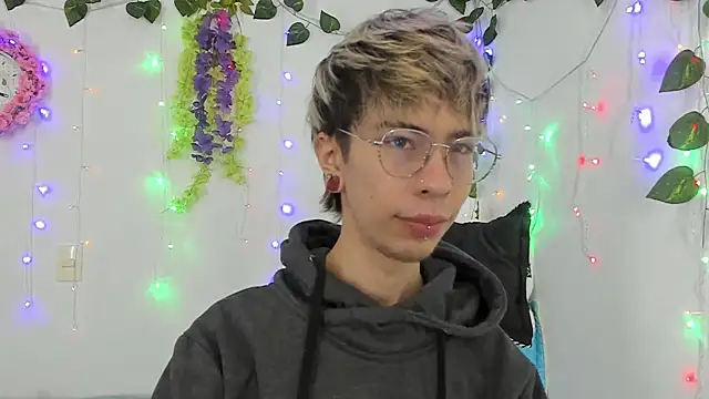  Jakke online show from February 4, 2025, 8:28 pm