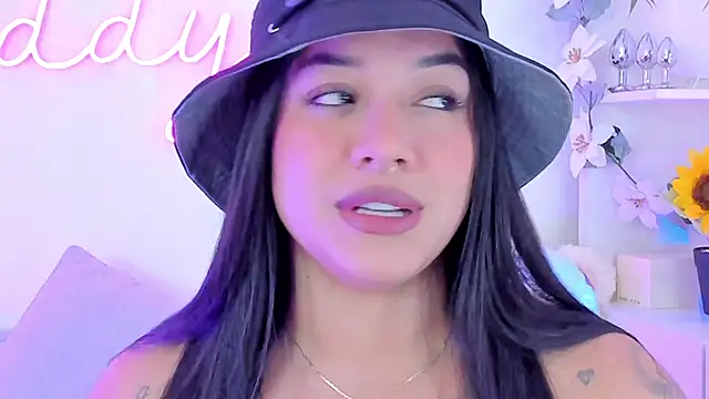 MaddyParisi online show from January 19, 2025, 5:48 am