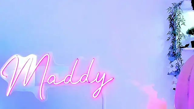 MaddyParisi online show from February 5, 2025, 1:47 am