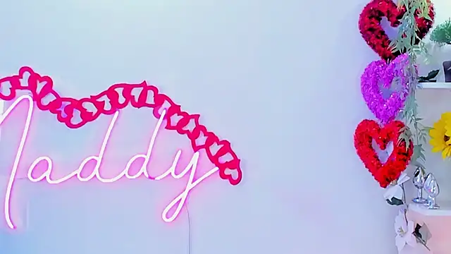 MaddyParisi online show from February 21, 2025, 11:10 pm