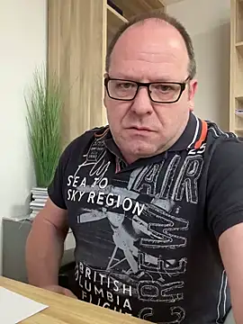 coupleLatinaLovers online show from February 21, 2025, 8:51 am