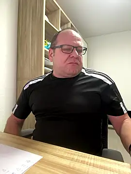 coupleLatinaLovers online show from January 6, 2026, 6:28 am