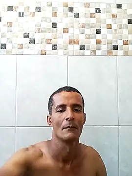 Snapshot of morenogato100 chatting on October 6, 2025, 9:51 am morenogato100 online show from October 6, 2025, 9:51 am