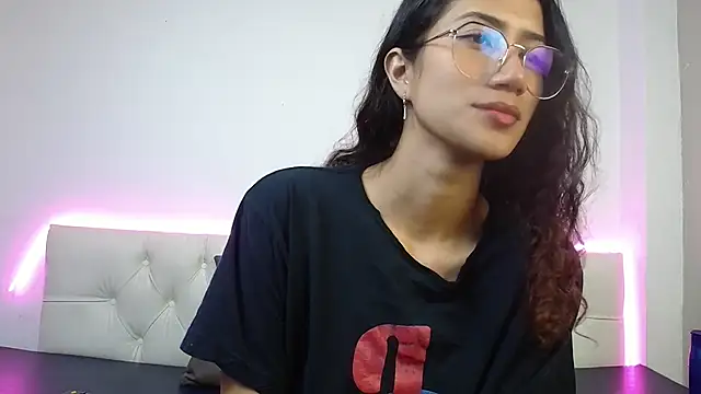 Snapshot of KaitlynLoveCam chatting on March 14, 2025, 4:21 am KaitlynLoveCam online show from March 14, 2025, 4:21 am