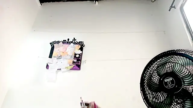 PetiteIvoryQueen19 online show from September 27, 2025, 6:13 pm