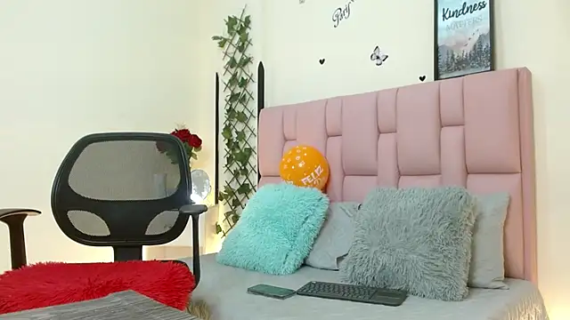 isabela ferrer  online show from February 15, 2025, 1:05 pm