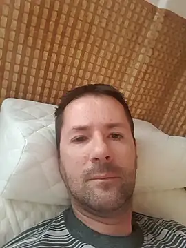 Snapshot of riskybusiness9090 chatting on November 2, 2025, 6:38 am riskybusiness9090 online show from November 2, 2025, 6:38 am